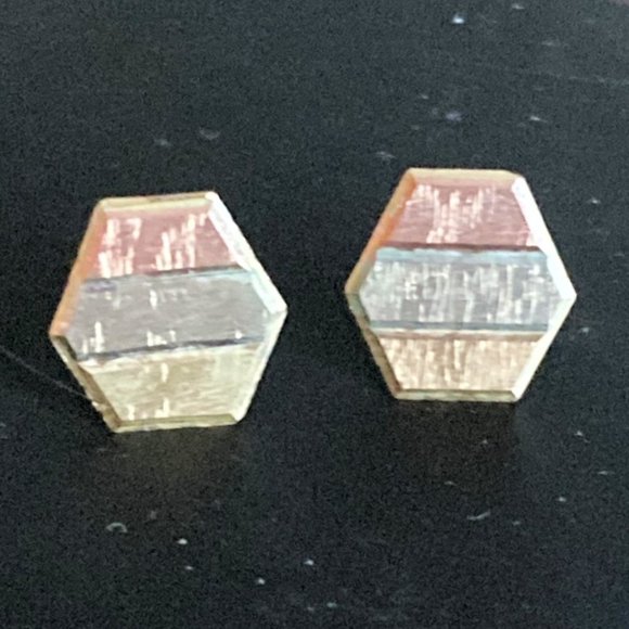Hexagon post earrings in tricolour 10K gold - Picture 1 of 5
